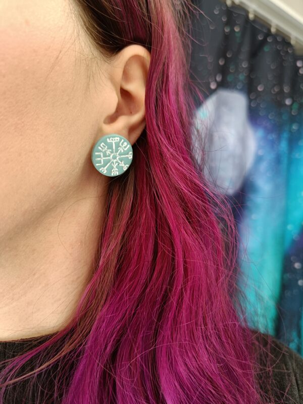 Vegvisir-nappikorvakorut, ocean wave