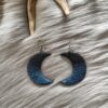 Kuunsirppi-korvakorut, midnight blue/musta
