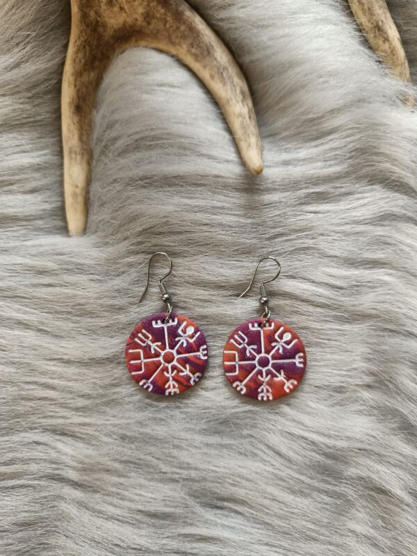 IMG20260616134218 Vegvisir-korvakorut (25mm), oranssi/violetti