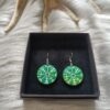 IMG20260616135300 Vegvisir-korvakorut (25mm), vihreän sekoitus