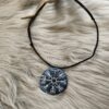 Vegvisir-kaulakoru, midnight blue