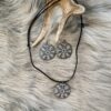 Vegvisir-korusetti, graniitin harmaa