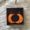 Kuunsirppi-korvakorut, oranssi maagisella kuviolla