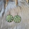 Vegvisir-korvakorut, metsän vihreä metallinhohto
