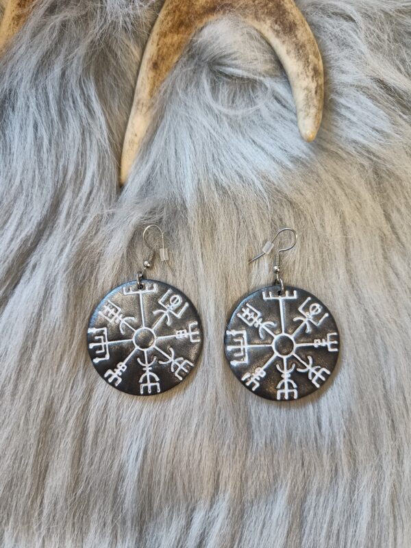 Vegvisir-korvakorut, musta/hopea