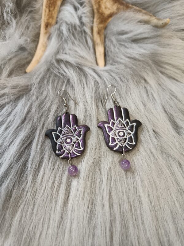 IMG20260831152516 Hamsa-korvakorut, musta /violetti metallinhohto