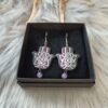 IMG20260831152559 Hamsa-korvakorut, musta /violetti metallinhohto