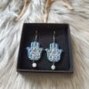 IMG20260831154303 Hamsa-korvakorut, sininen/vihreä metallinhohto